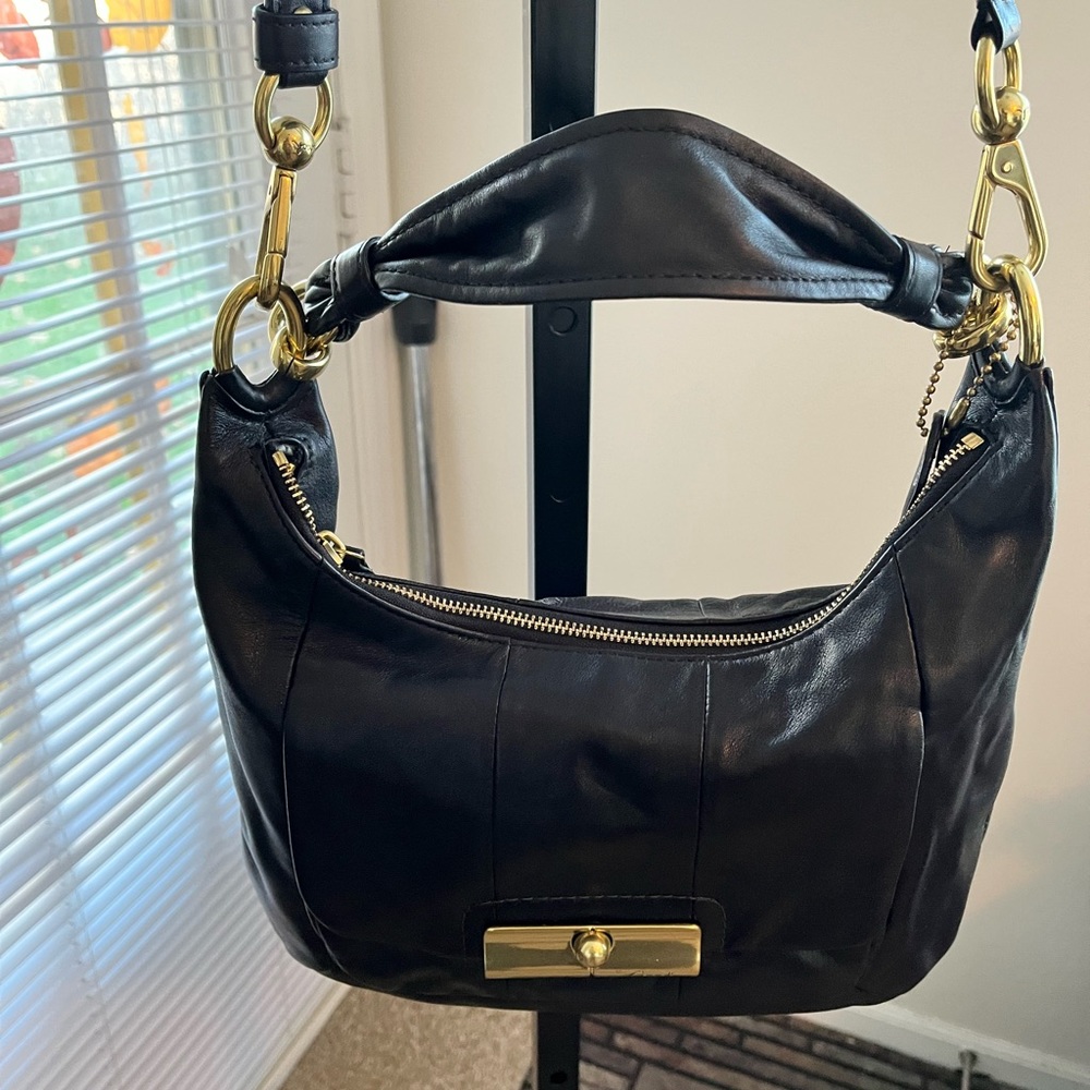 COACH PRE-LOVED AUTHENTIC GENUINE BLACK LEATHER & GOLD HARDWARE CROSSBODY BAG - Picture 3 of 17